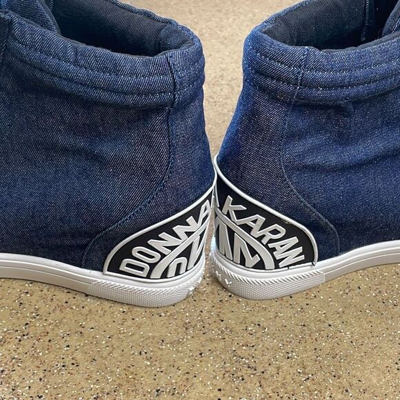 DKNY Chambray Denim Wedge Zip Front Sneakers 7 Dark Denim Blue - Picture 10 of 14